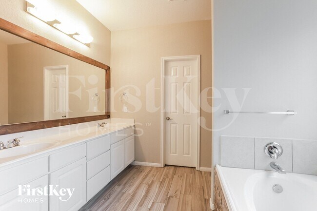 Building Photo - 18103 Iris Edge Way