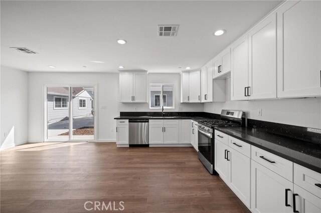 Building Photo - 7445 Balcom Ave