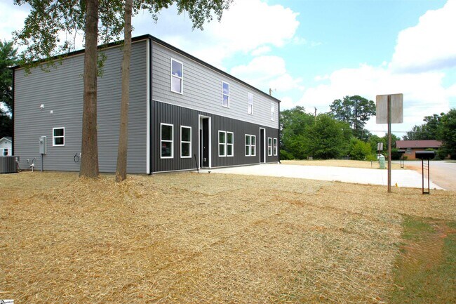 Building Photo - 404 Sierra Rd
