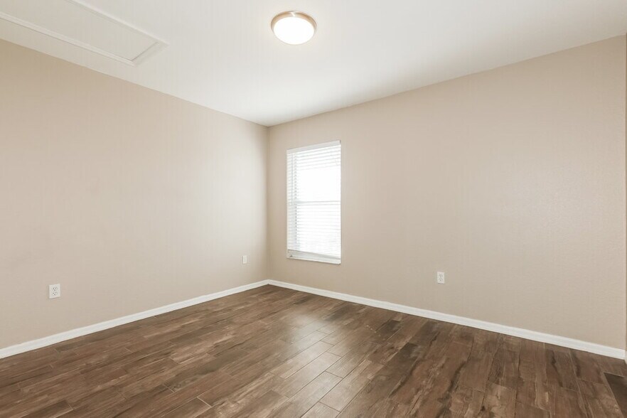 Building Photo - 7742 Ashford Dr