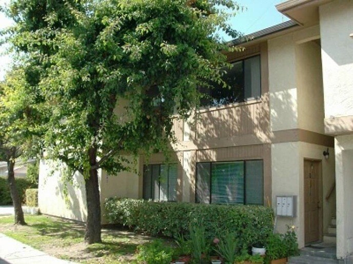 Building Photo - 345 N Fair Oaks Ave