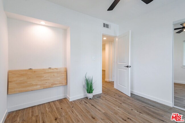 Building Photo - 1812 W Glenoaks Blvd