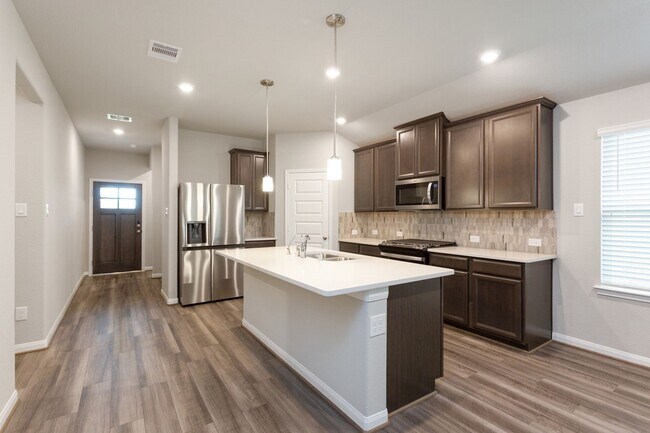 Building Photo - 6915 Lebec Dr