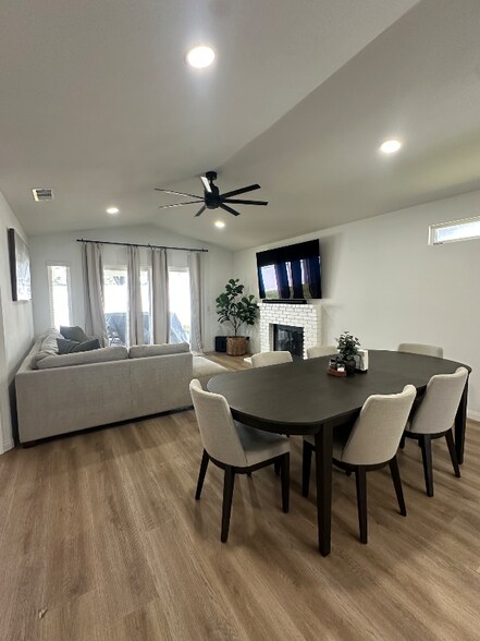 Building Photo - 1739 Vasili Ln