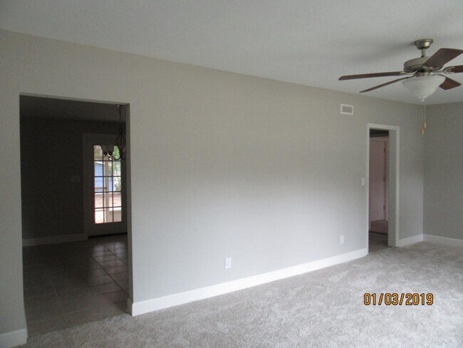 Building Photo - 3826 Arbutus Dr