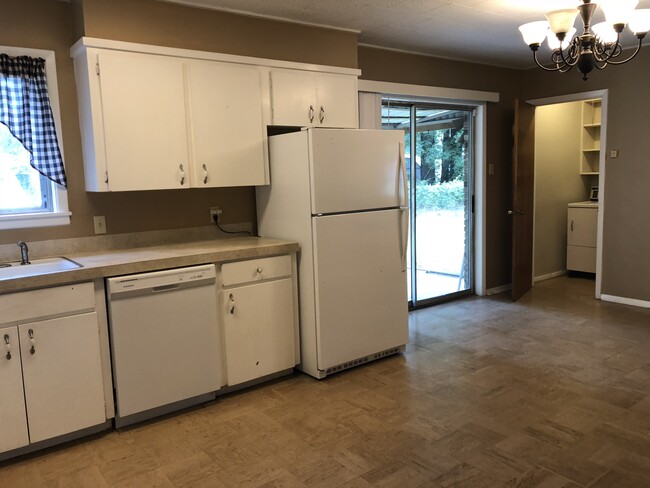 breakfast room, leading into laundry room - 509 Wilmuth Street