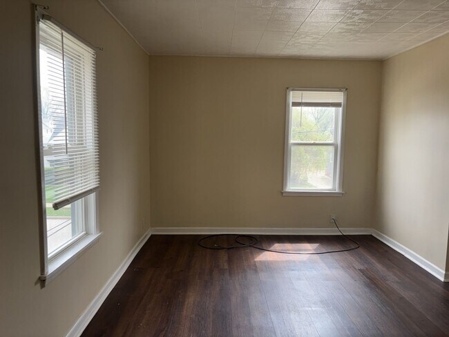 Building Photo - Spacious 5-Bedroom Home with Detached Garage