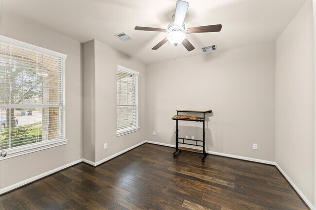 Building Photo - 1539 Giles Dr