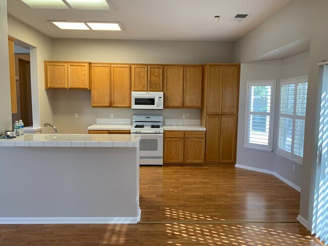 Building Photo - Beautiful Brentwood Summerset 1 Home (55+ living) - 2 Bedroom, 2 Bath