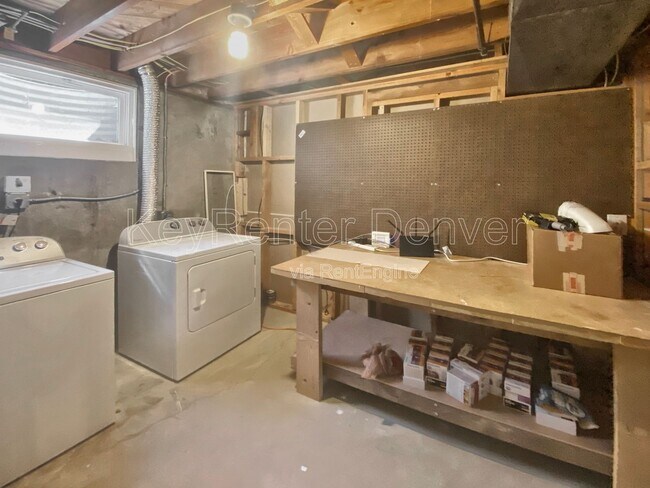 Building Photo - 6319 Iris Way