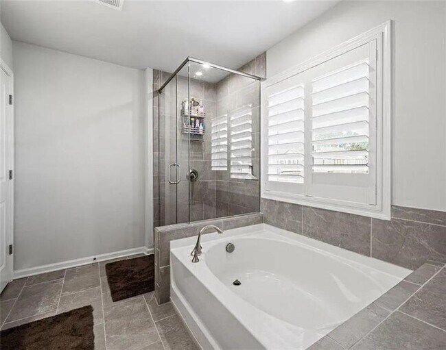 Building Photo - 2645 Quarterdeck Dr