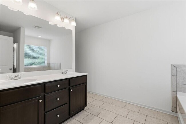 Building Photo - 7134 Gladstone Cir