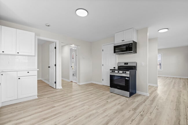 Building Photo - 243 N Main St