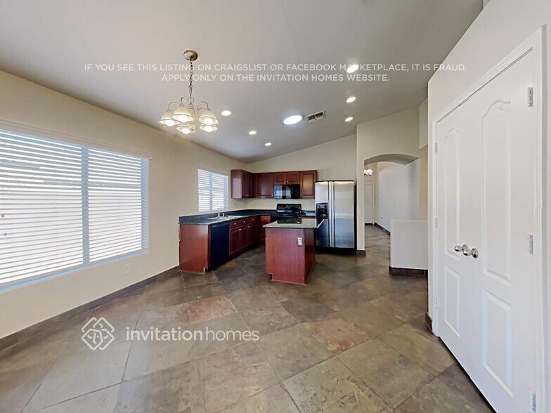 Building Photo - 3042 S 64th Ave