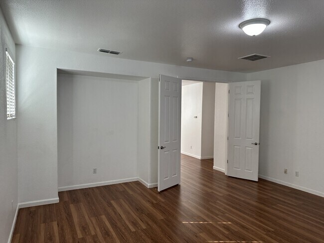 Building Photo - 91 W Recreo Ct