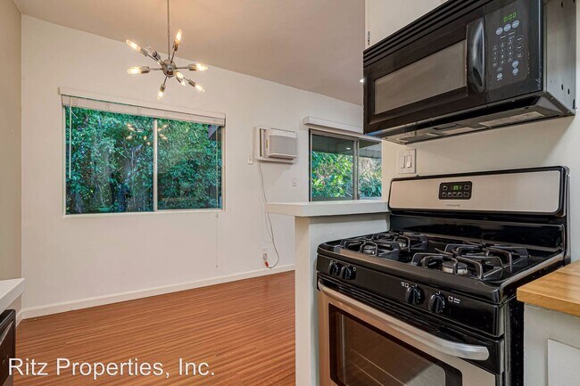 Building Photo - 1426 N Vista St