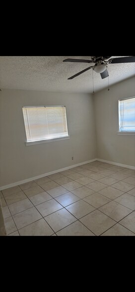 Building Photo - 3903 Pine Ridge Rd
