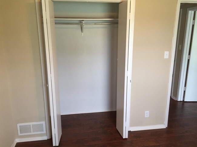 Building Photo - 3409 S Carolina Dr