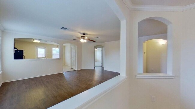 Building Photo - 411 Quail Hollow Dr