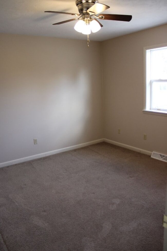 Building Photo - Move-In Ready 2BR Townhouse w/ Central AC & Off-Street Parking