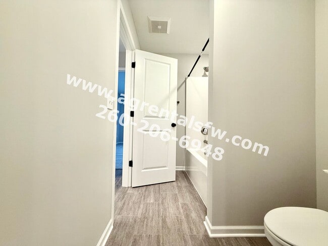 Building Photo - 3 Bedroom/ 1.5 Bath