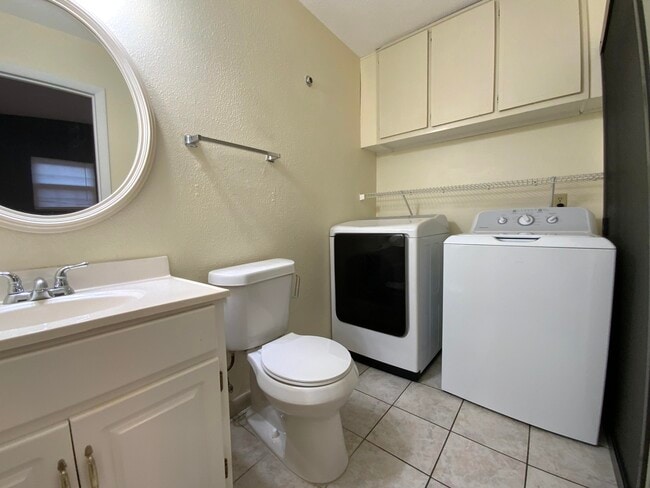 Building Photo - 223 Indian Oaks Dr