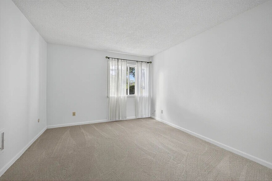 Building Photo - 211 Stony Point Rd