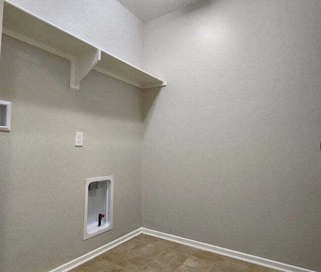 Building Photo - Canyon Hills 2 Story, 4BD, 2.5BA Lake Elsi...
