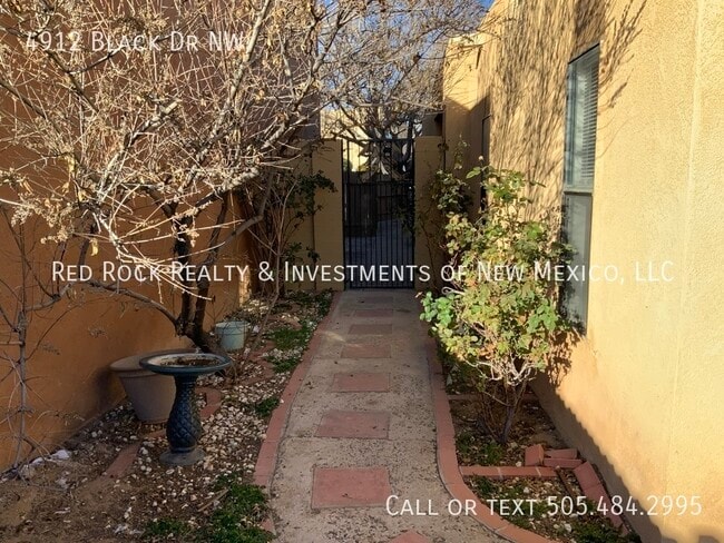 Building Photo - 4912 Black Dr NW