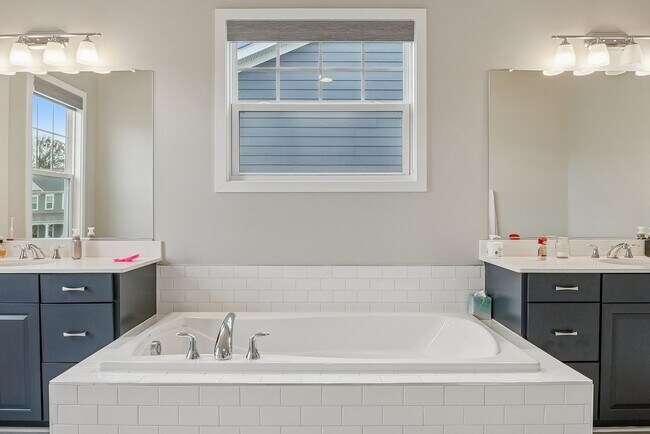 Building Photo - 101 Milvian Wy SE