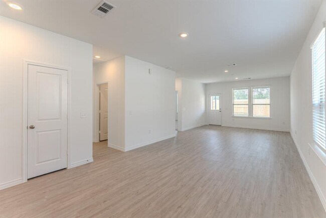 Building Photo - 15178 Cyn Rpds Rd