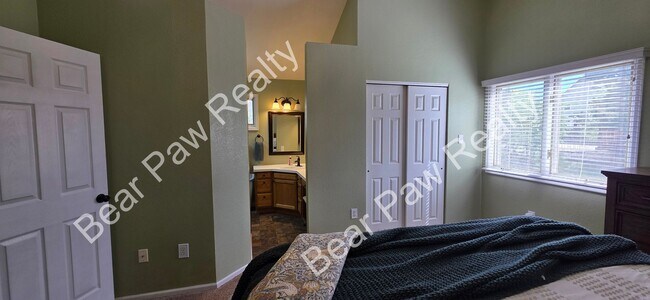 Building Photo - 5605 Bluff Pl
