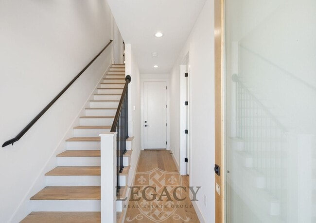 Building Photo - 1019 12th Ave N