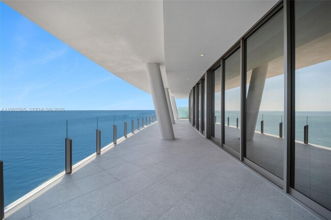 Building Photo - 5 Grove Isle Dr