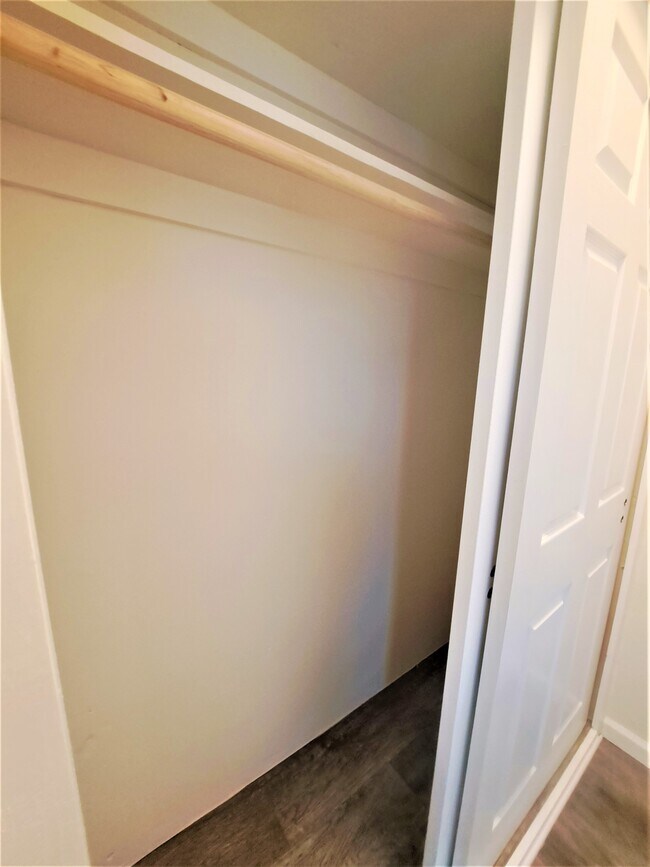 Building Photo - 1309 N La Brea Ave