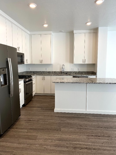 Building Photo - 424 W 40 S