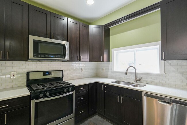 Building Photo - Super property 3 beds finished basement large yard