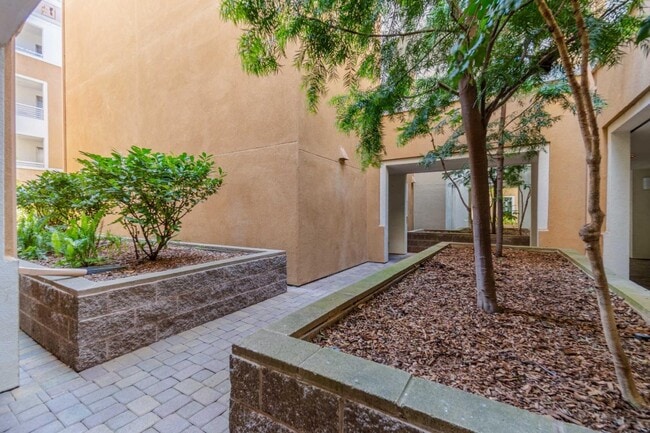 Building Photo - 301 Crescent Ct