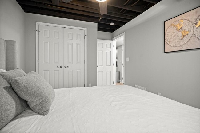 Building Photo - 2273 E 100th St