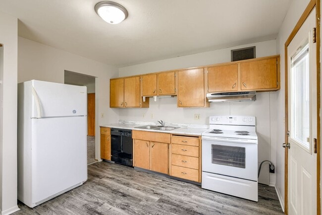 Building Photo - 5336/5338/5340 Ervin St Triplex