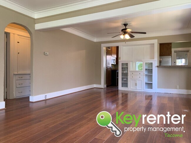 Building Photo - Charming Tacoma Craftsman House!