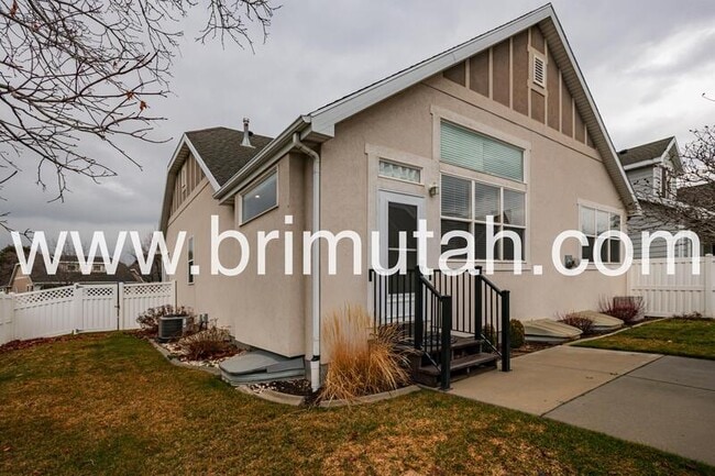 Building Photo - 602 E Land Rush Dr