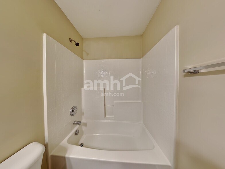 Building Photo - 5716 Running Fox Ln