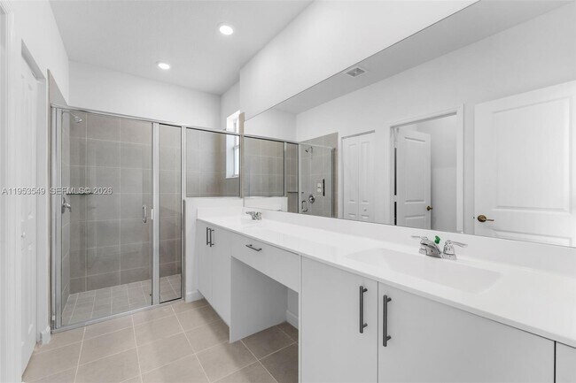 Building Photo - 2960 SE 23rd Ave