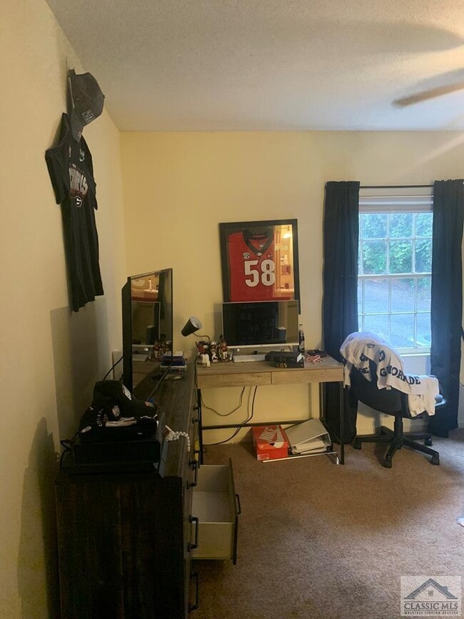 Building Photo - 350 S Pope St