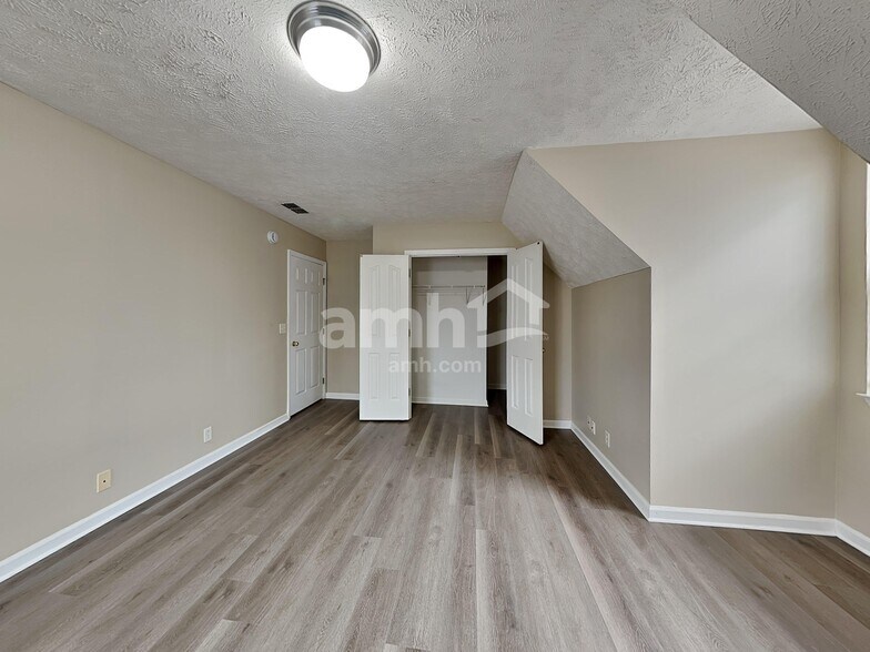 Building Photo - 1176 Saint Andrews Dr