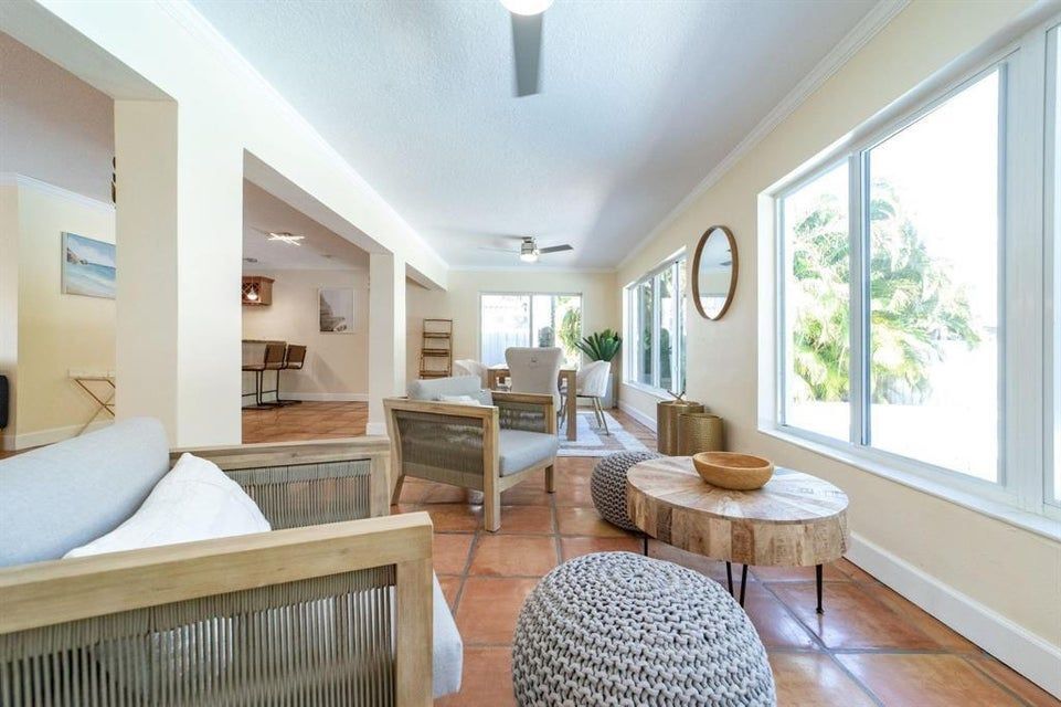 Building Photo - 2101 NE 15th St