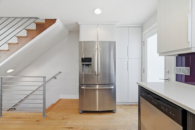 Building Photo - $2,495.95 - 2 Bed, 2 Bath Townhome In Denver with Central AC and In Unit Laundry!