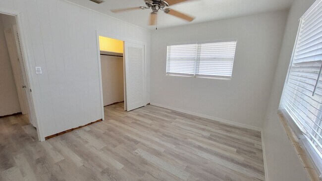 Building Photo - 220 Ave Des Parques N