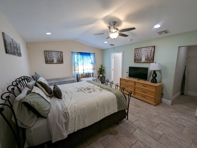 bedroom4 - 2394 Zeder Ave